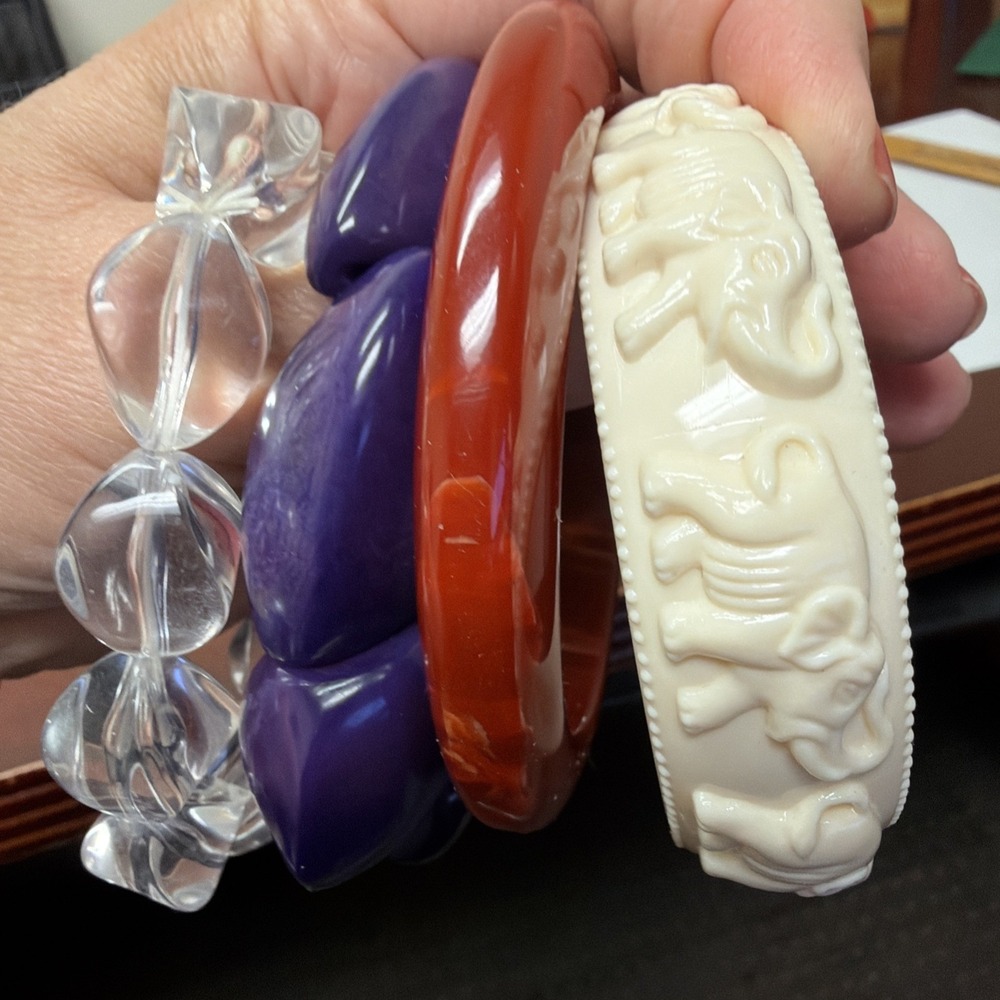 Lot of 4 Vintage Style Bracelets Resin Lucite Tagua Elephant Bangle Stretch